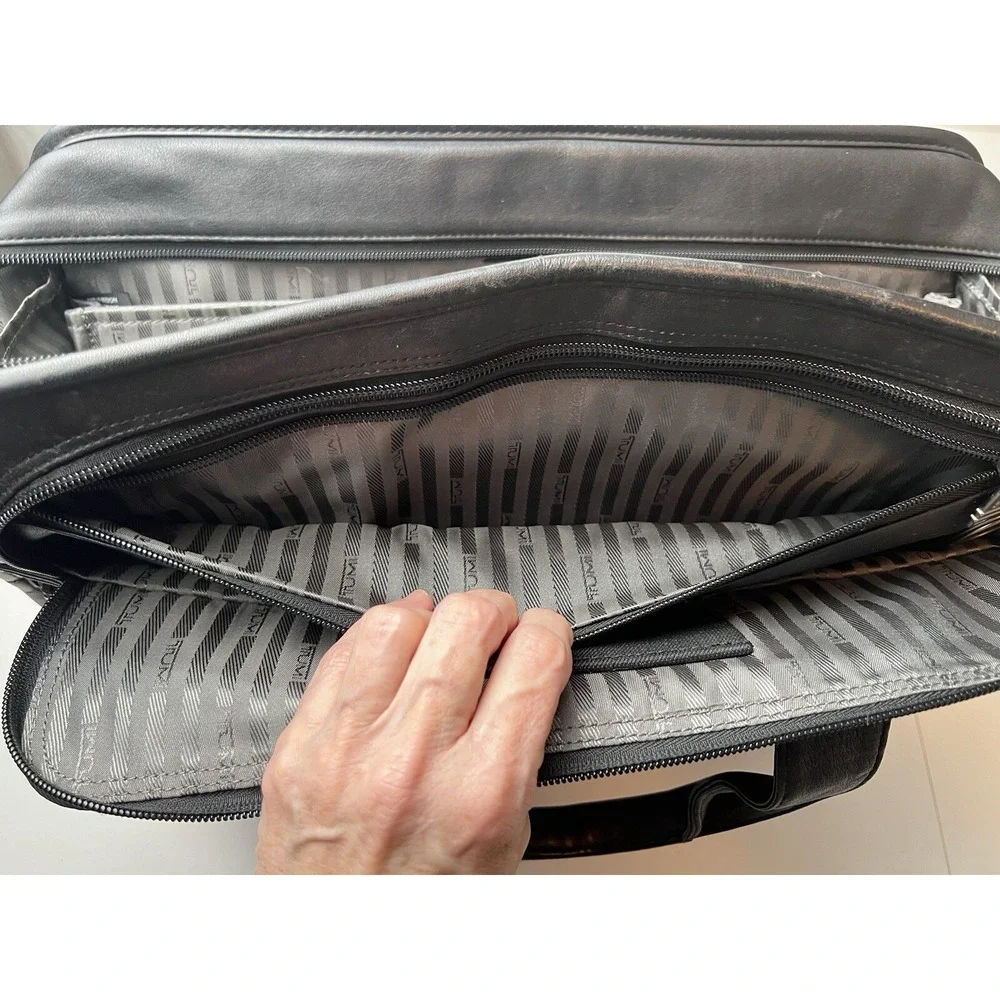 TUMI Briefcase  Laptop Bag  Leather Black  Shoulder Strap 96011D4; 96O11D4